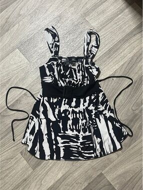 Y2K iZ Byer California Black & White Abstract Print Belted Top, Size Medium